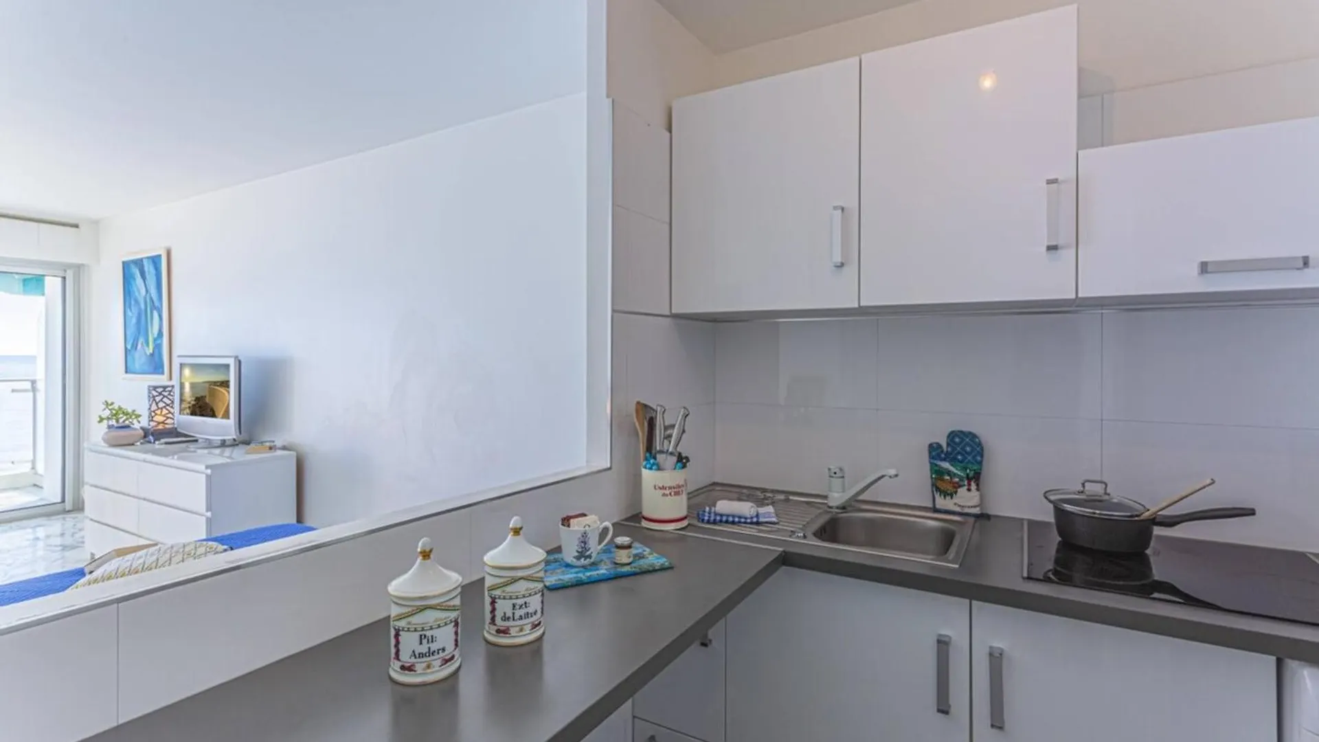 Prom 199 - Spacious Studio - Promenade - Sea View نيس 0*,  فرنسا